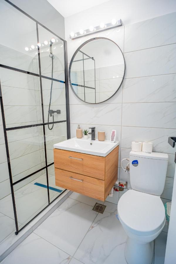 Refreshingly Chic: Newly Renovated 2Br Apartment Bucarest Exterior foto