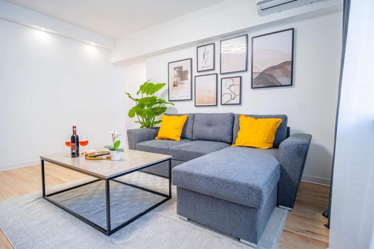Refreshingly Chic: Newly Renovated 2Br Apartment Bucarest Exterior foto