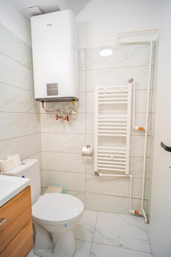Refreshingly Chic: Newly Renovated 2Br Apartment Bucarest Exterior foto