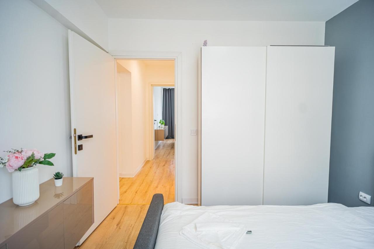 Refreshingly Chic: Newly Renovated 2Br Apartment Bucarest Exterior foto