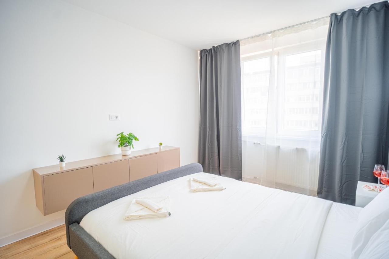Refreshingly Chic: Newly Renovated 2Br Apartment Bucarest Exterior foto