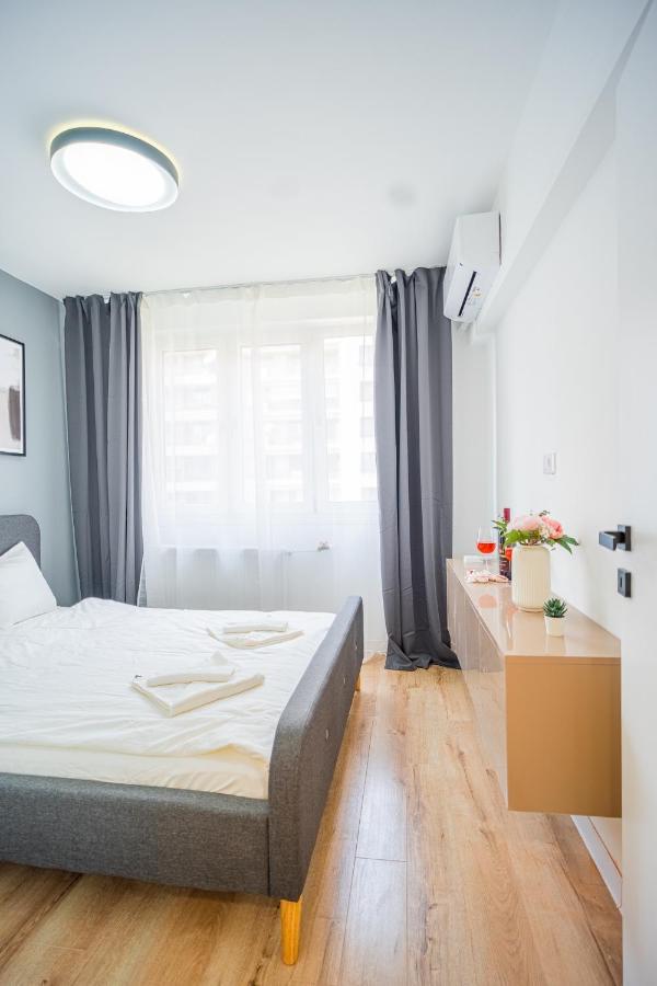 Refreshingly Chic: Newly Renovated 2Br Apartment Bucarest Exterior foto