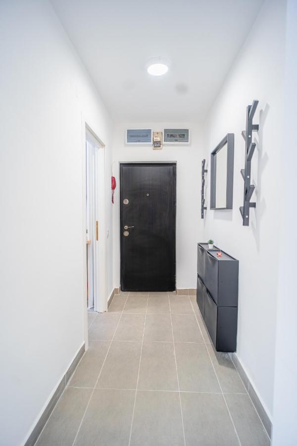Refreshingly Chic: Newly Renovated 2Br Apartment Bucarest Exterior foto
