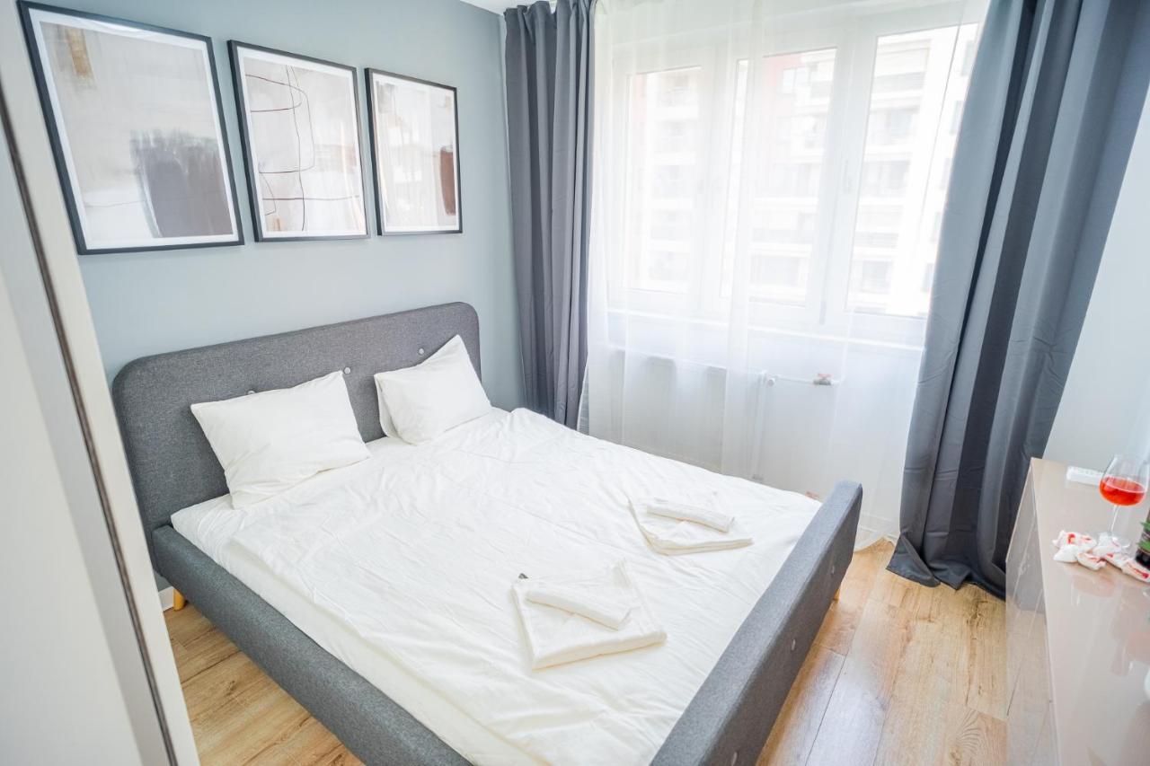 Refreshingly Chic: Newly Renovated 2Br Apartment Bucarest Exterior foto